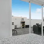 Lovely Penthouse شقة *